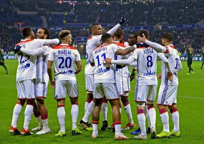 雷恩在主场大胜，技不压身展现实力