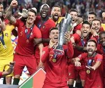 乐鱼官方网站-欧国联比赛小组赛纷呈冲击，胜者晋级