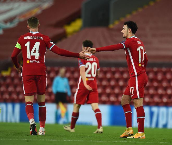 挪威逆转山川共和国，锁定小组头名