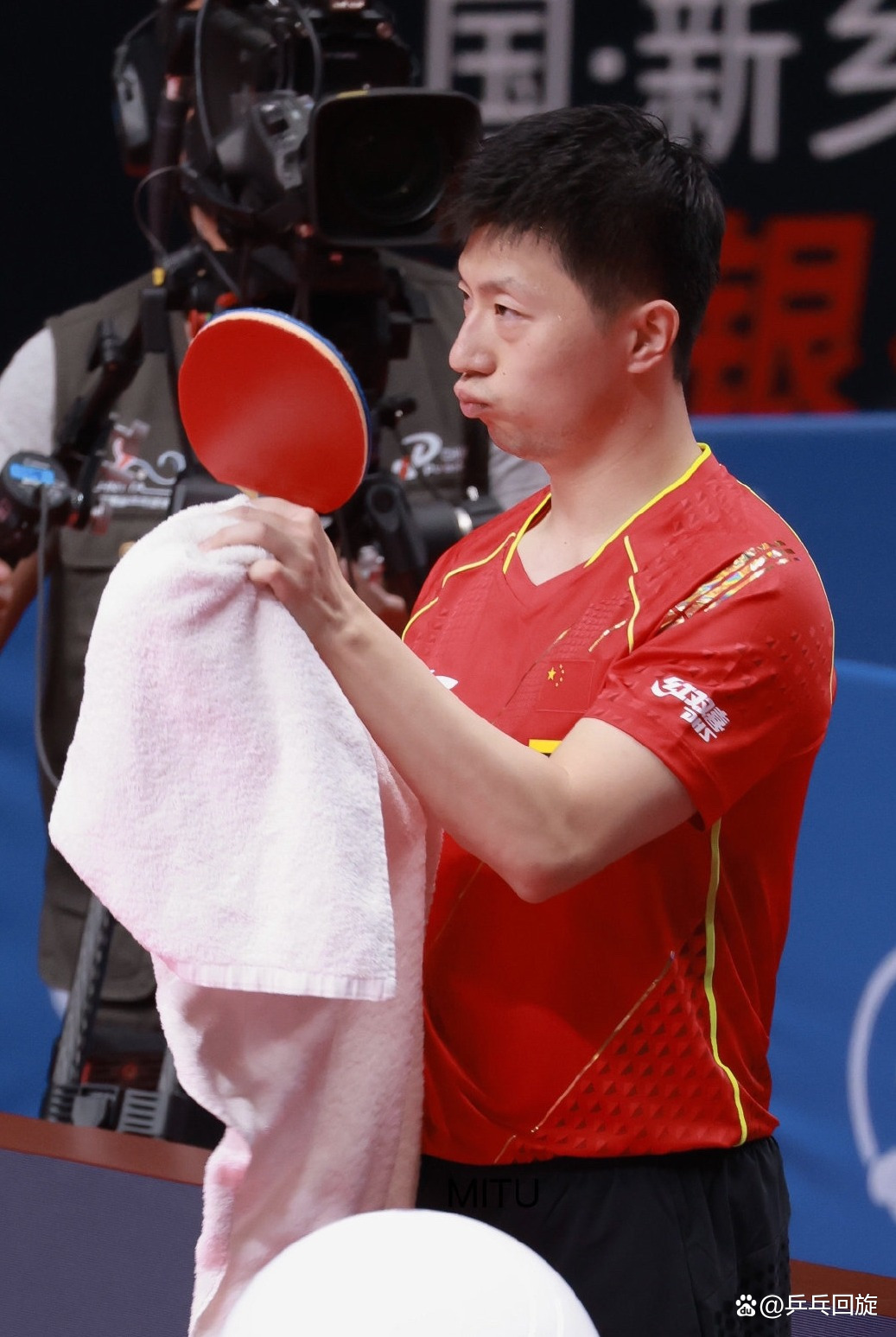 乐鱼官方网站-英格兰队险胜波兰队，马龙点燃赛场